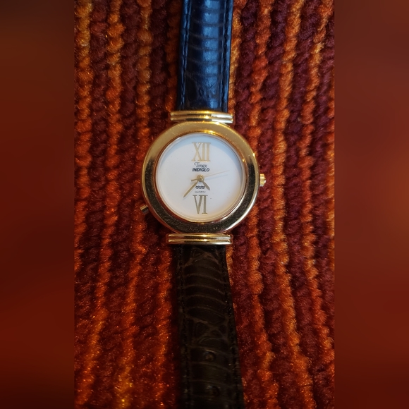Vintage 1994 Timex Indiglo Ladies watch - Picture 2 of 6